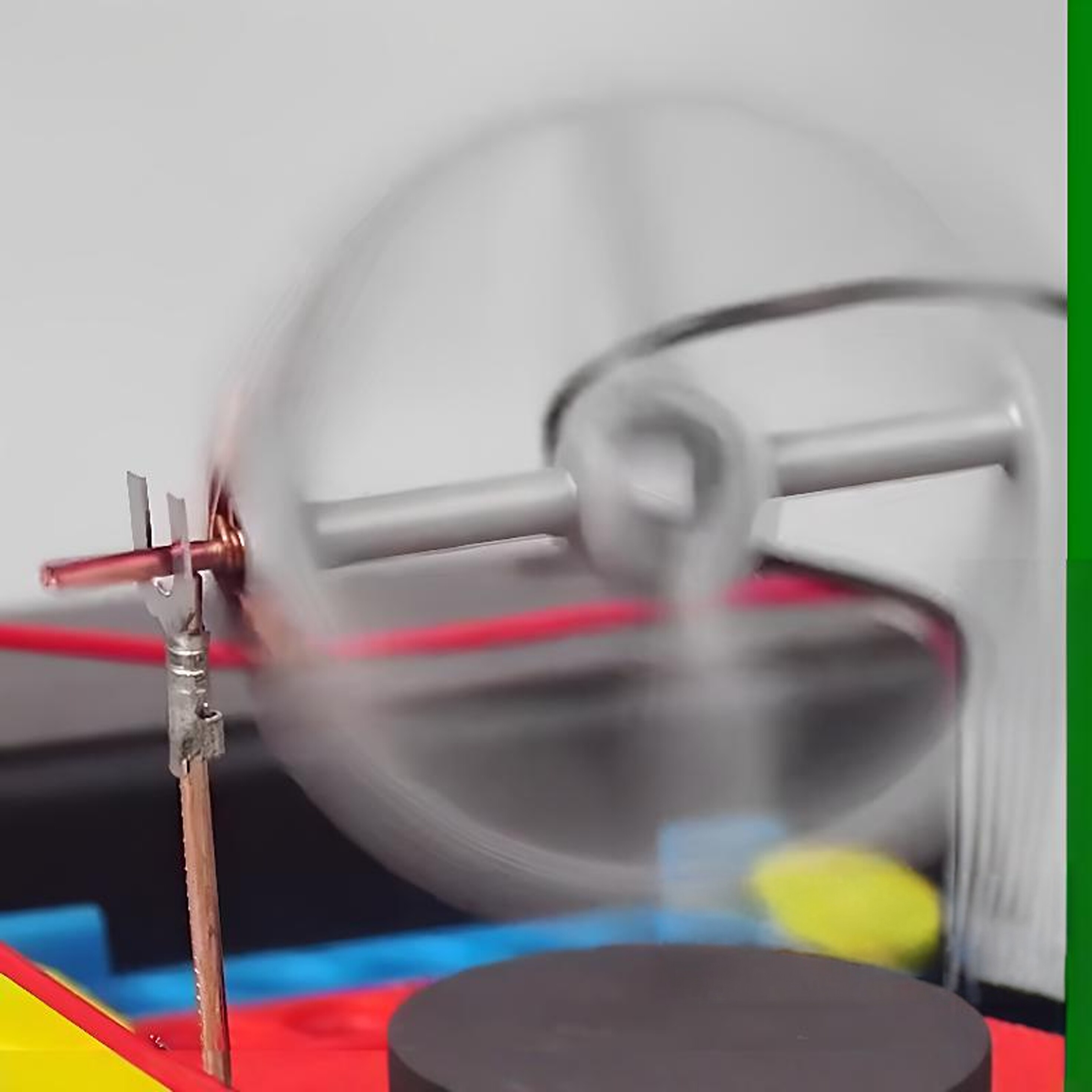 نموذج تجربة المحرك الكهرومغناط - مراجعة Hobby Is Science وسعره